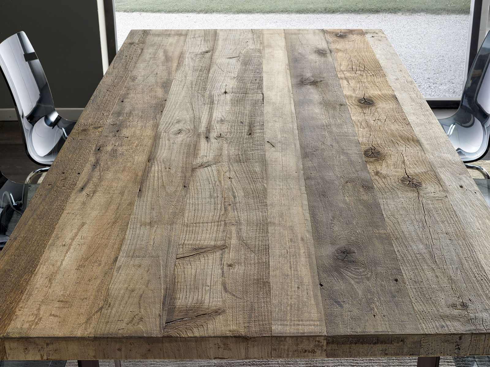 Tavolo con piano in legno di Ontano